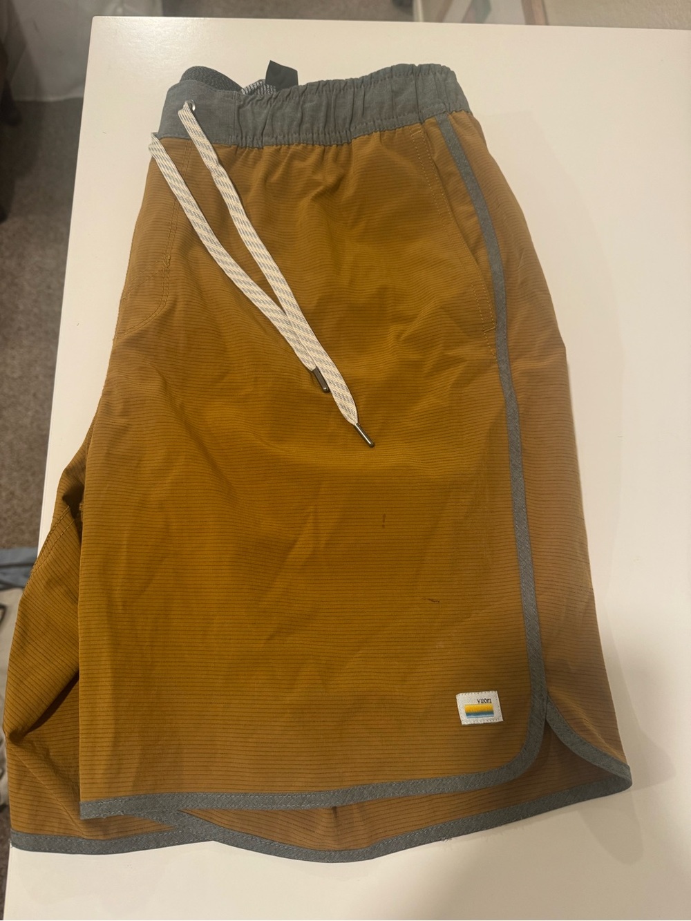 Vuori Banks Shorts Mustard Yellow Lrg